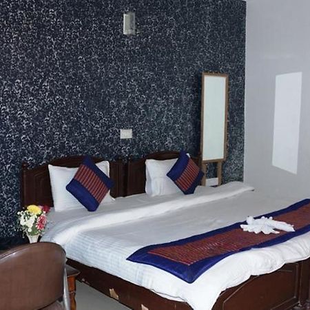 Hotel Aero Look à New Delhi Extérieur photo